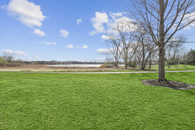 614 West Street, Libertyville, IL 60048