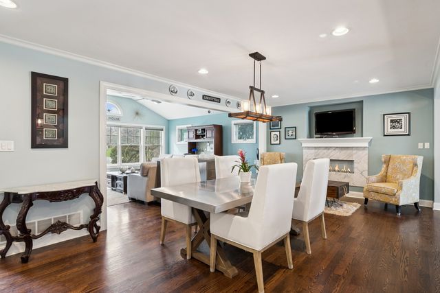 614 West Street, Libertyville, IL 60048