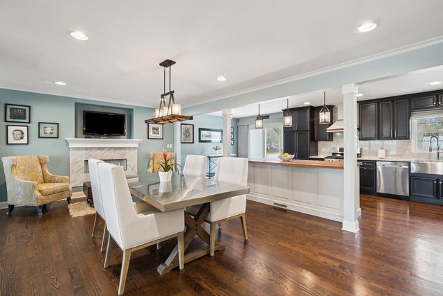 614 West Street, Libertyville, IL 60048