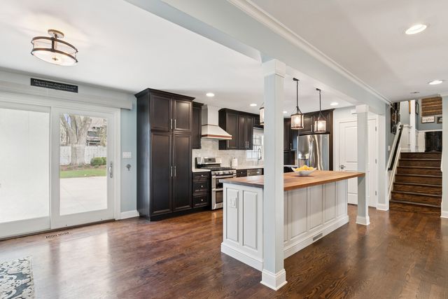 614 West Street, Libertyville, IL 60048