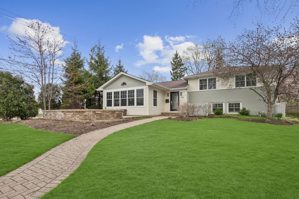 614 West Street, Libertyville, IL 60048