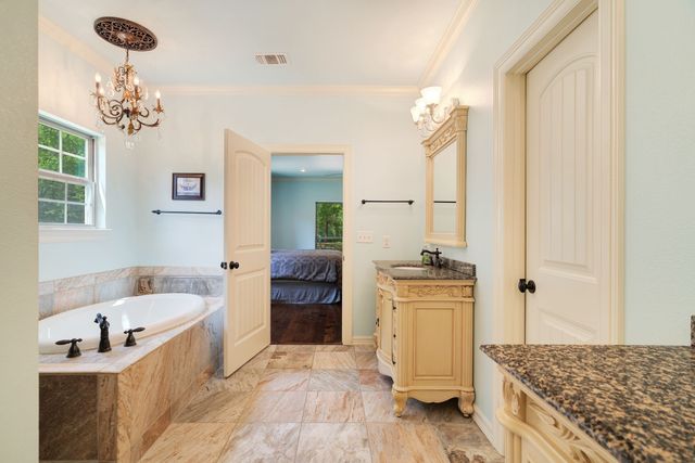 690 County Road 15560, Paris, TX 75462