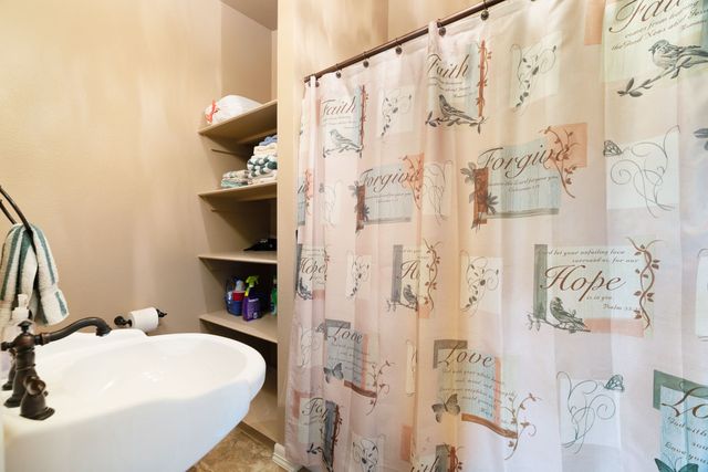 690 County Road 15560, Paris, TX 75462