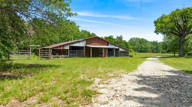 690 County Road 15560, Paris, TX 75462