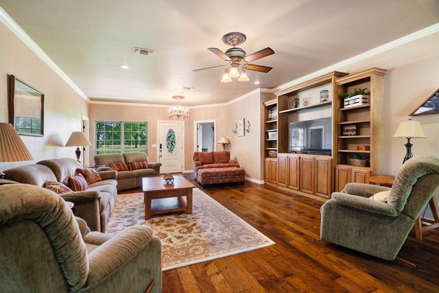 690 County Road 15560, Paris, TX 75462