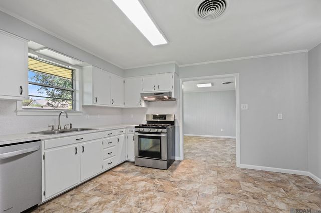 4953 Fennwood Dr, Zachary, LA 70791