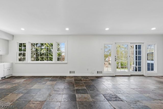 18 Devon Rd, Summit City, NJ 07901