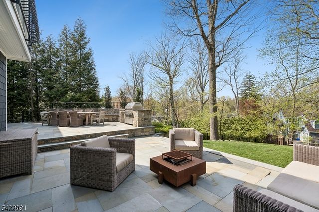 18 Devon Rd, Summit City, NJ 07901