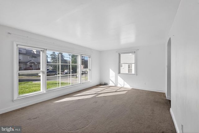 230 WINDSOR AVE, Upper Darby, PA 19082