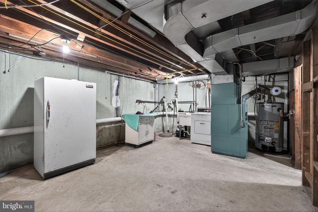 230 WINDSOR AVE, Upper Darby, PA 19082