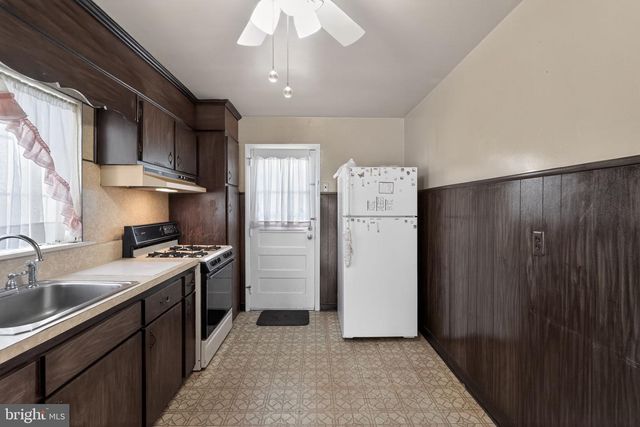 230 WINDSOR AVE, Upper Darby, PA 19082