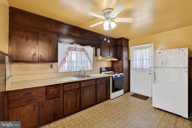 230 WINDSOR AVE, Upper Darby, PA 19082