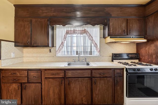 230 WINDSOR AVE, Upper Darby, PA 19082