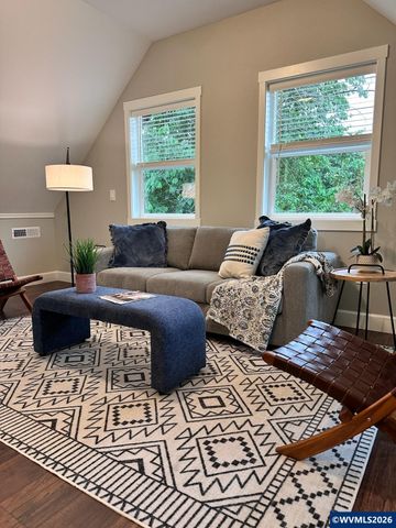 190 N Cleveland St St, Mt Angel, OR 97362