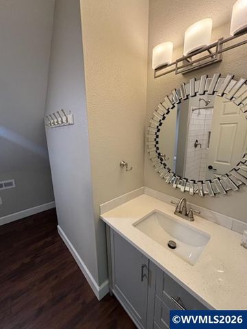 190 N Cleveland St St, Mt Angel, OR 97362