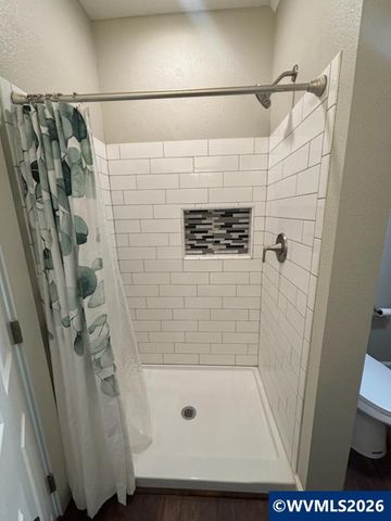 190 N Cleveland St St, Mt Angel, OR 97362