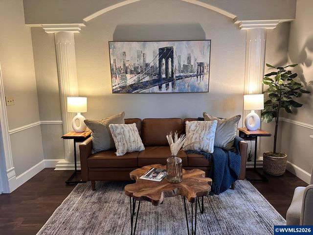 190 N Cleveland St St, Mt Angel, OR 97362