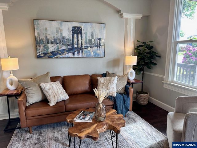 190 N Cleveland St St, Mt Angel, OR 97362