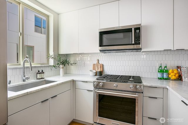 5054 Sand Point Way NE, Seattle, WA 98105