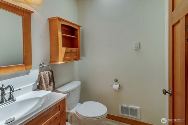 31520 94th Avenue E, Eatonville, WA 98328