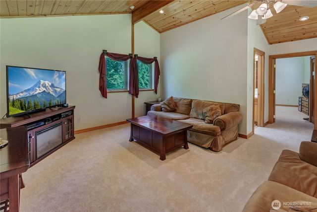 31520 94th Avenue E, Eatonville, WA 98328