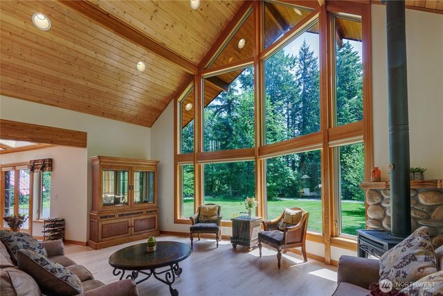 31520 94th Avenue E, Eatonville, WA 98328