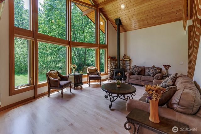 31520 94th Avenue E, Eatonville, WA 98328
