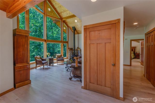 31520 94th Avenue E, Eatonville, WA 98328