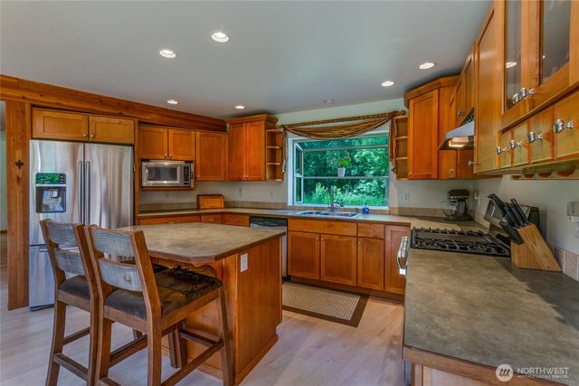 31520 94th Avenue E, Eatonville, WA 98328