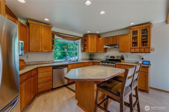 31520 94th Avenue E, Eatonville, WA 98328