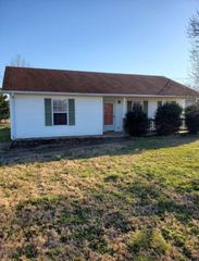 133 Bumpus Mill Rd, Oak Grove, KY 42262