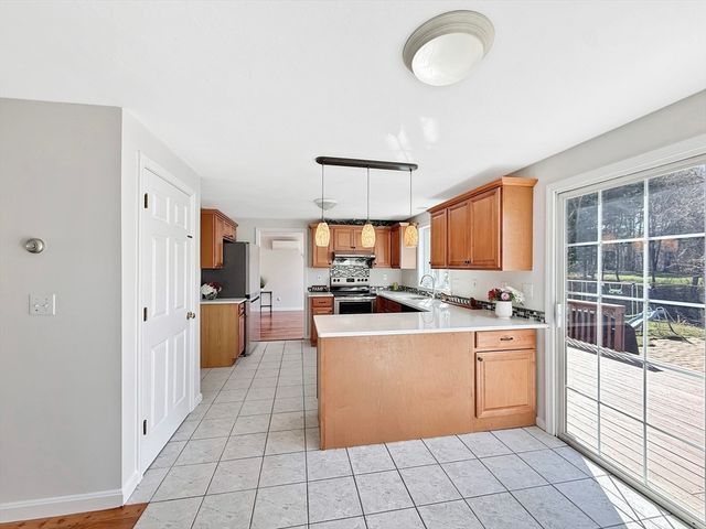 4 Old Cart Rd, Shrewsbury, MA 01545