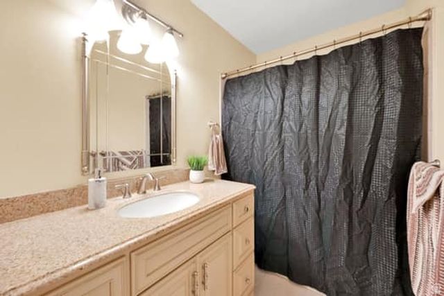 2304 W BONANZA CIR, South Jordan, UT 84095