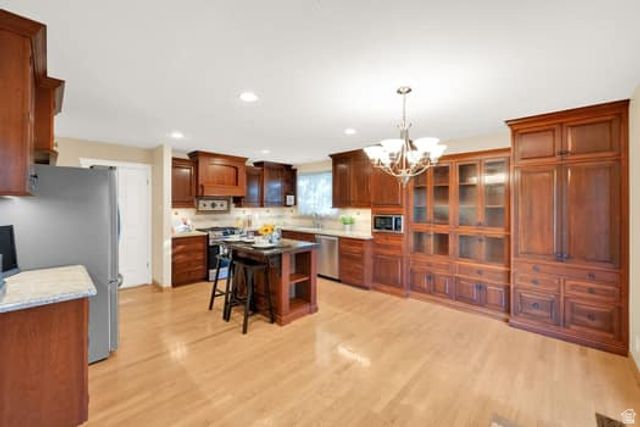 2304 W BONANZA CIR, South Jordan, UT 84095