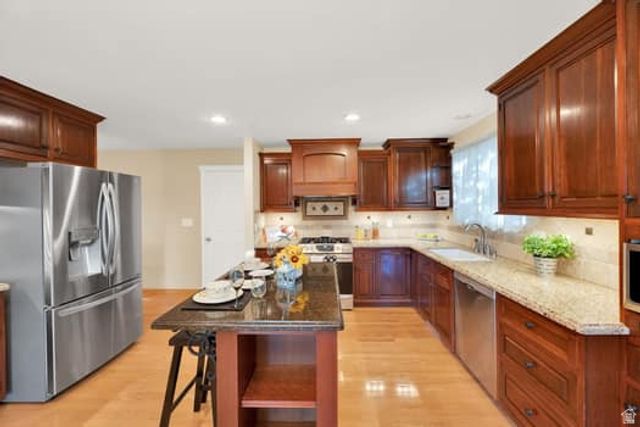 2304 W BONANZA CIR, South Jordan, UT 84095