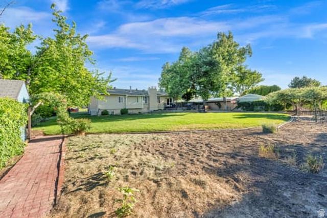 2304 W BONANZA CIR, South Jordan, UT 84095