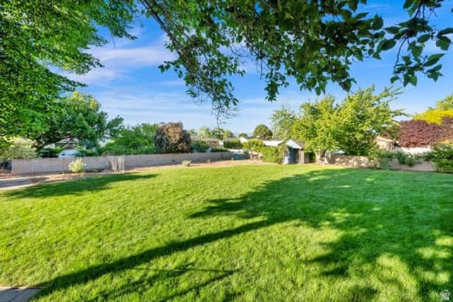 2304 W BONANZA CIR, South Jordan, UT 84095