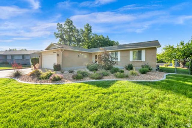 2304 W BONANZA CIR, South Jordan, UT 84095