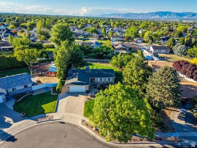2304 W BONANZA CIR, South Jordan, UT 84095