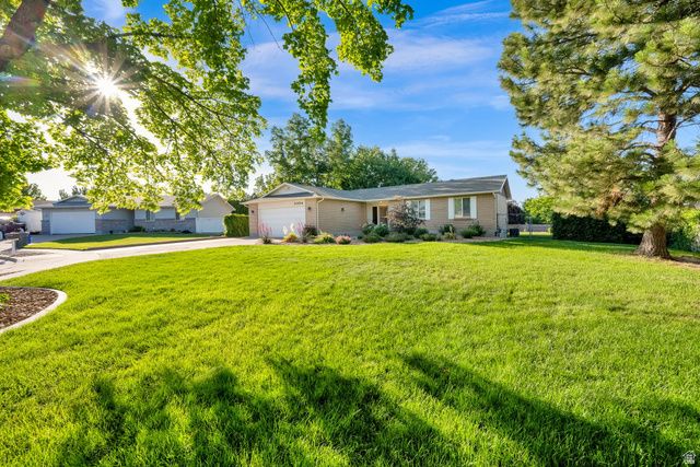 2304 W BONANZA CIR, South Jordan, UT 84095