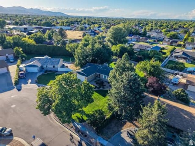 2304 W BONANZA CIR, South Jordan, UT 84095