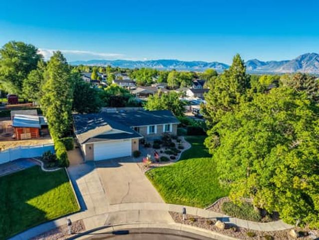 2304 W BONANZA CIR, South Jordan, UT 84095