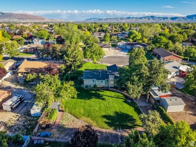 2304 W BONANZA CIR, South Jordan, UT 84095