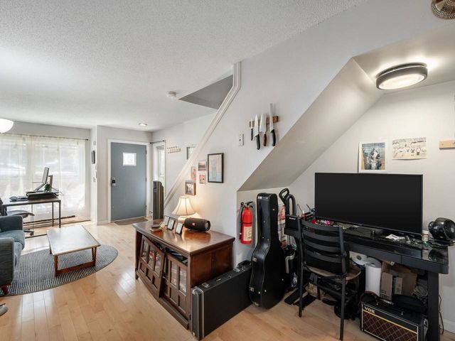 297 College St Apt C-6, Burlington, VT 05401