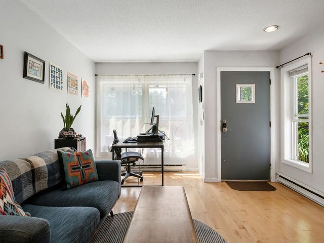 297 College St Apt C-6, Burlington, VT 05401