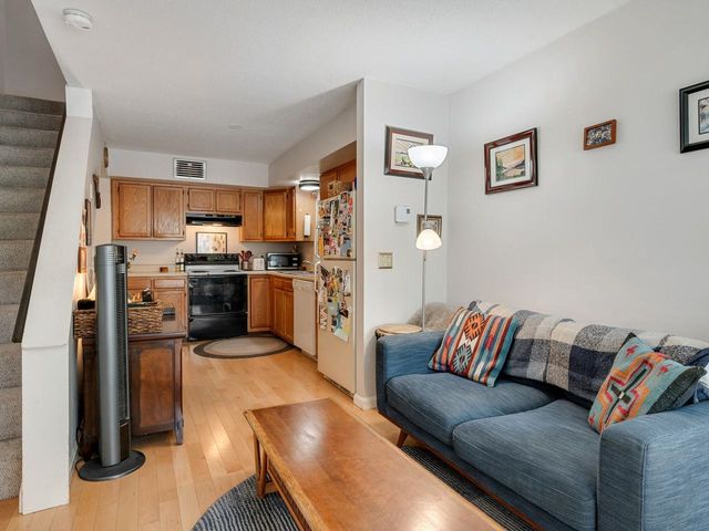 297 College St Apt C-6, Burlington, VT 05401