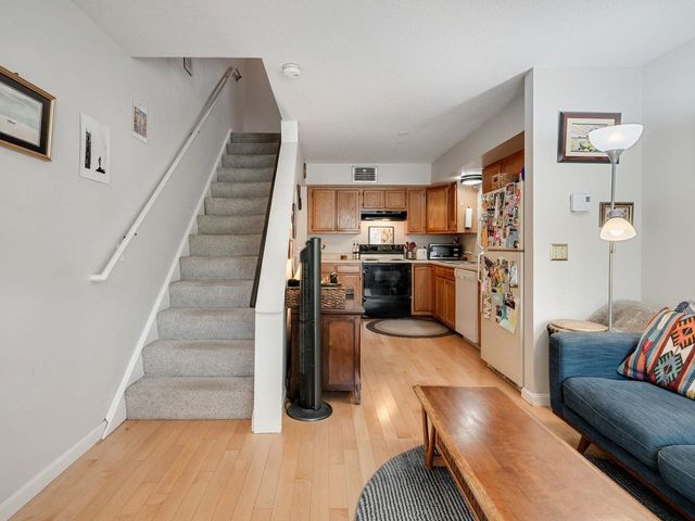 297 College St Apt C-6, Burlington, VT 05401