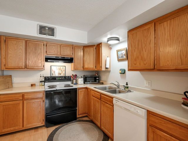 297 College St Apt C-6, Burlington, VT 05401