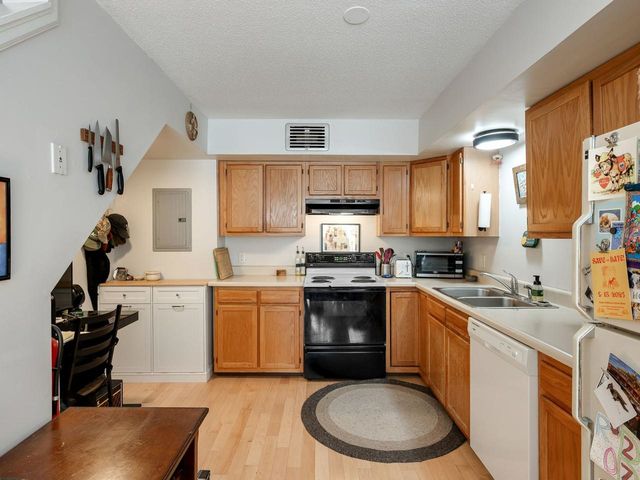 297 College St Apt C-6, Burlington, VT 05401