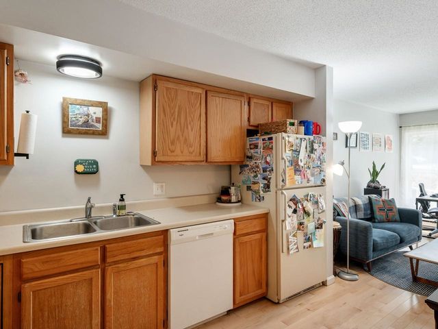 297 College St Apt C-6, Burlington, VT 05401